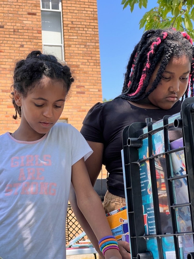 students browse books